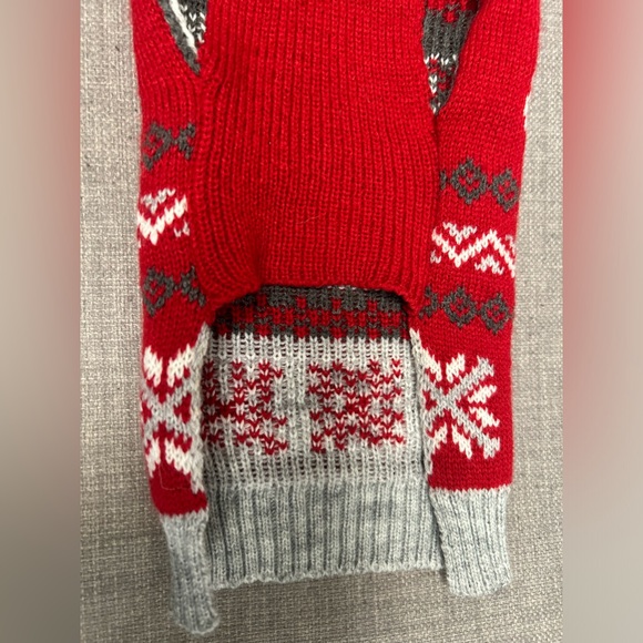 FRIENDS FOREVER Pet Small Red & White Reindeer Hoodie Sweater
#0919091 - Picture 7 of 11